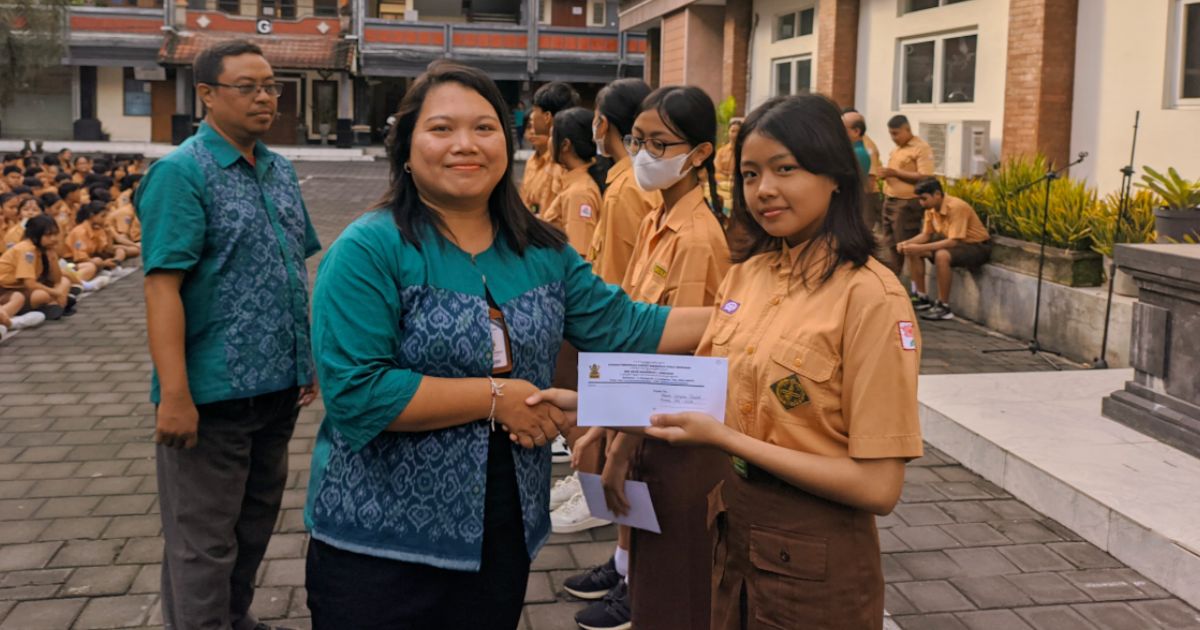 SELEBRASI AKHIR SEMESTER 1 DI SMP (SLUB) SARASWATI 1 DENPASAR