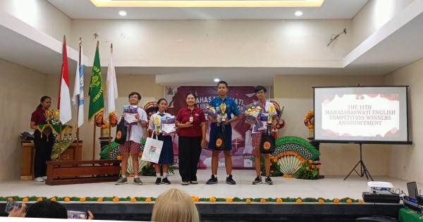 Keandra Sabet 2nd Winner English Proficiency dalam Mahasaraswati English Competition