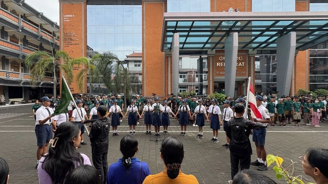 Pelantikan Pengurus OSIS dan Ekstrakurikuler SMP (SLUB) Saraswat 1 Denpasar Masa Bakti 2026/2027