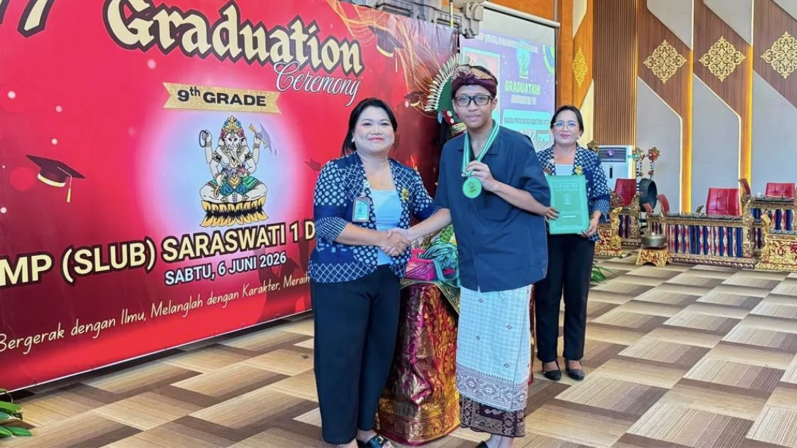 Merayakan Kelulusan, Menghormati Perjuangan Orang Tua : Pesan Haru Pelepasan Angkatan 77 SLUB