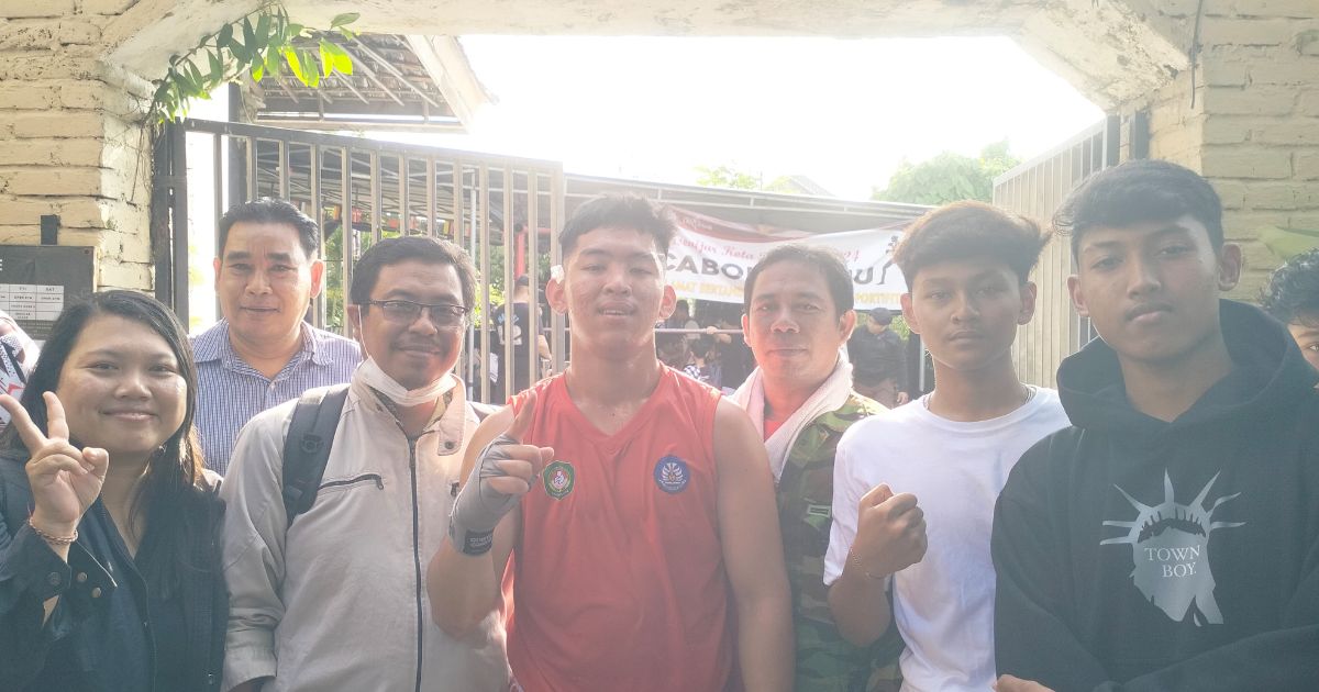 Atlet Tinju SLUB, De Aria Raih Emas dalam Porsenijar Kota Denpasar 2024