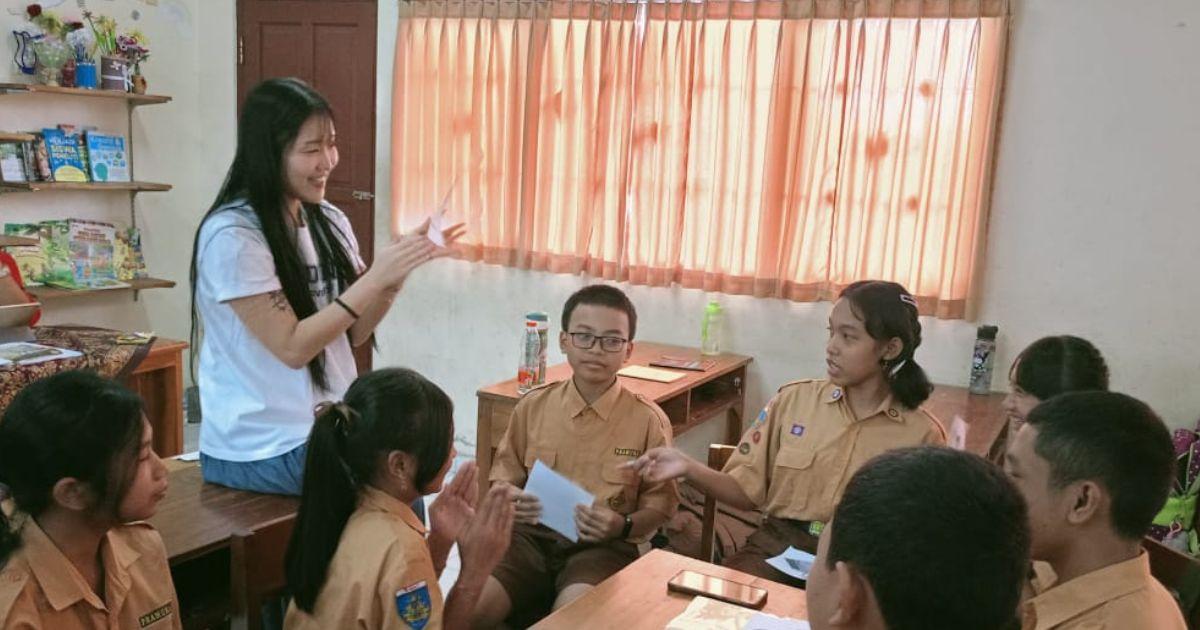 Bahasa Inggris Rasa Baru Bersama Guru Tamu dari Taylor University, USA dan Handong Global University, South Korea
