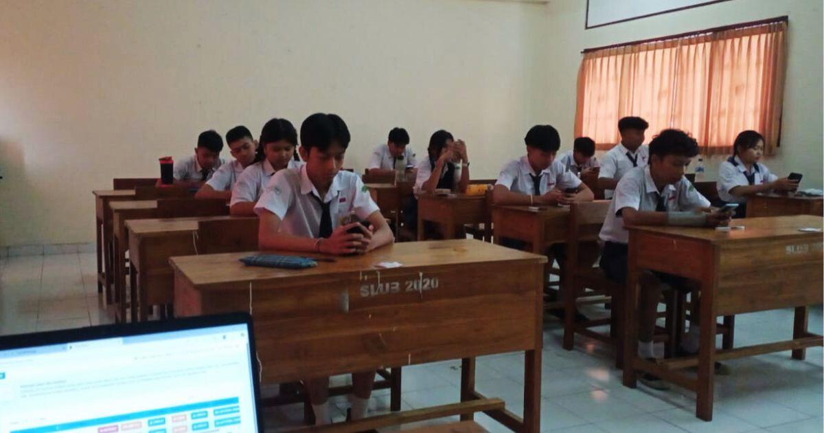EVALUASI PEMBELAJARAN TAHUN AJARAN 2024/2025 SUKSES DILAKSANAKAN MELALUI SAJ DAN SAT BERBASIS EXAMPATRA