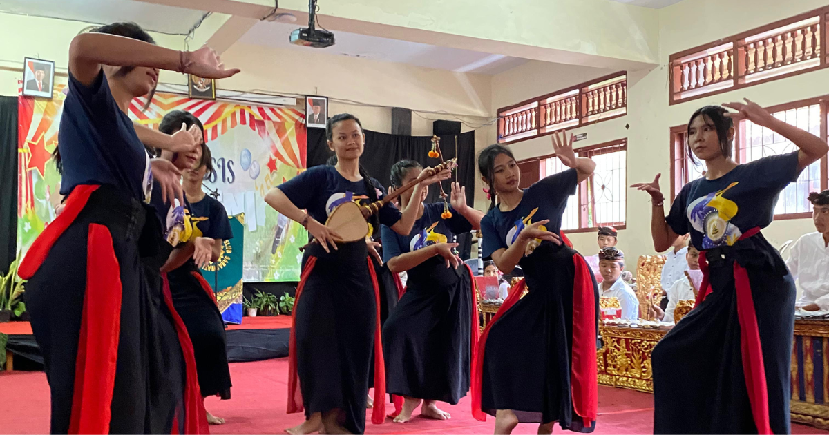 Tampilan Memukau Kreativitas Seni Siswa SMP (SLUB) Saraswati 1 Denpasar dalam Kegiatan Metamorfosis